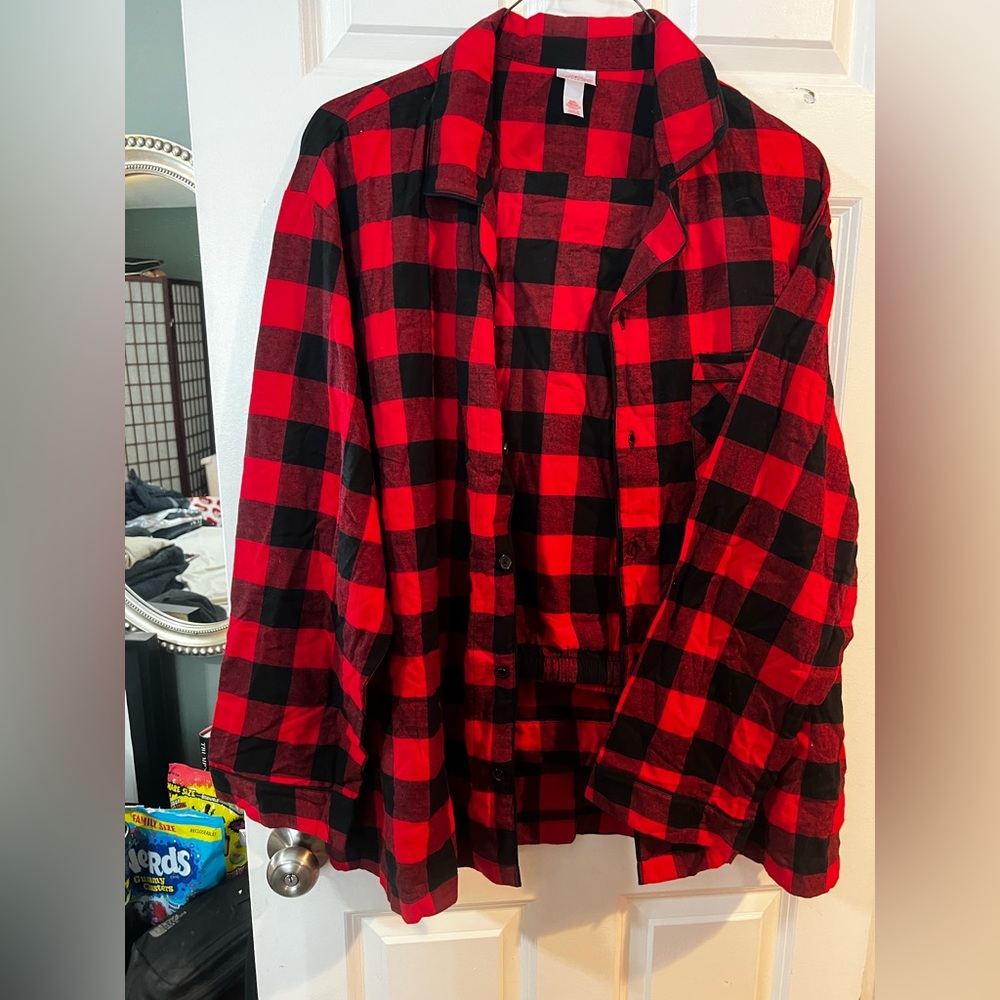 Red and Black Checkered Men's Pajamas Set
